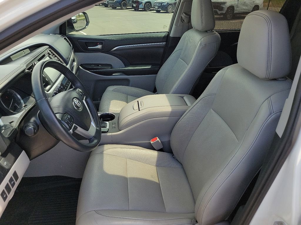 Used 2019 Toyota Highlander Limited FWD image 14