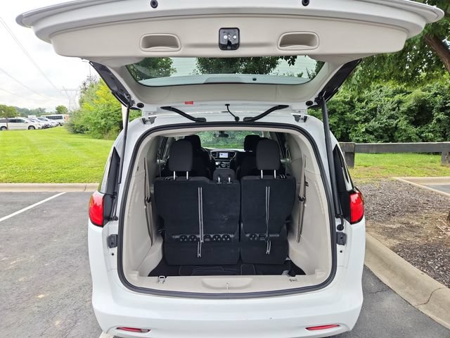 Used 2022 Chrysler Voyager LX FWD image 32