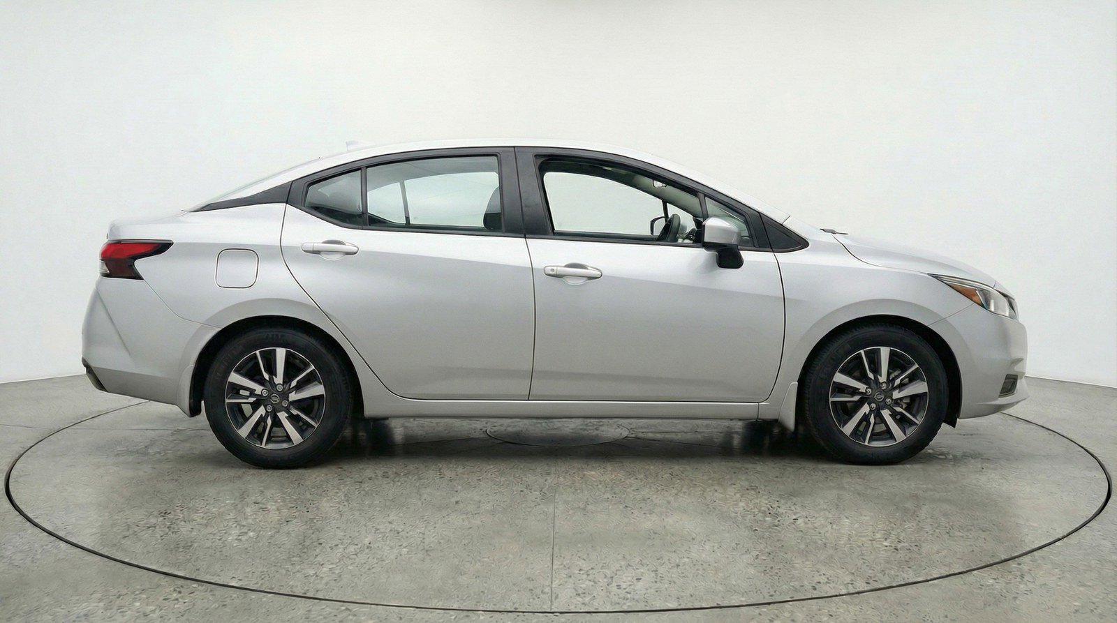 Used 2025 Nissan Versa SV FWD image 8