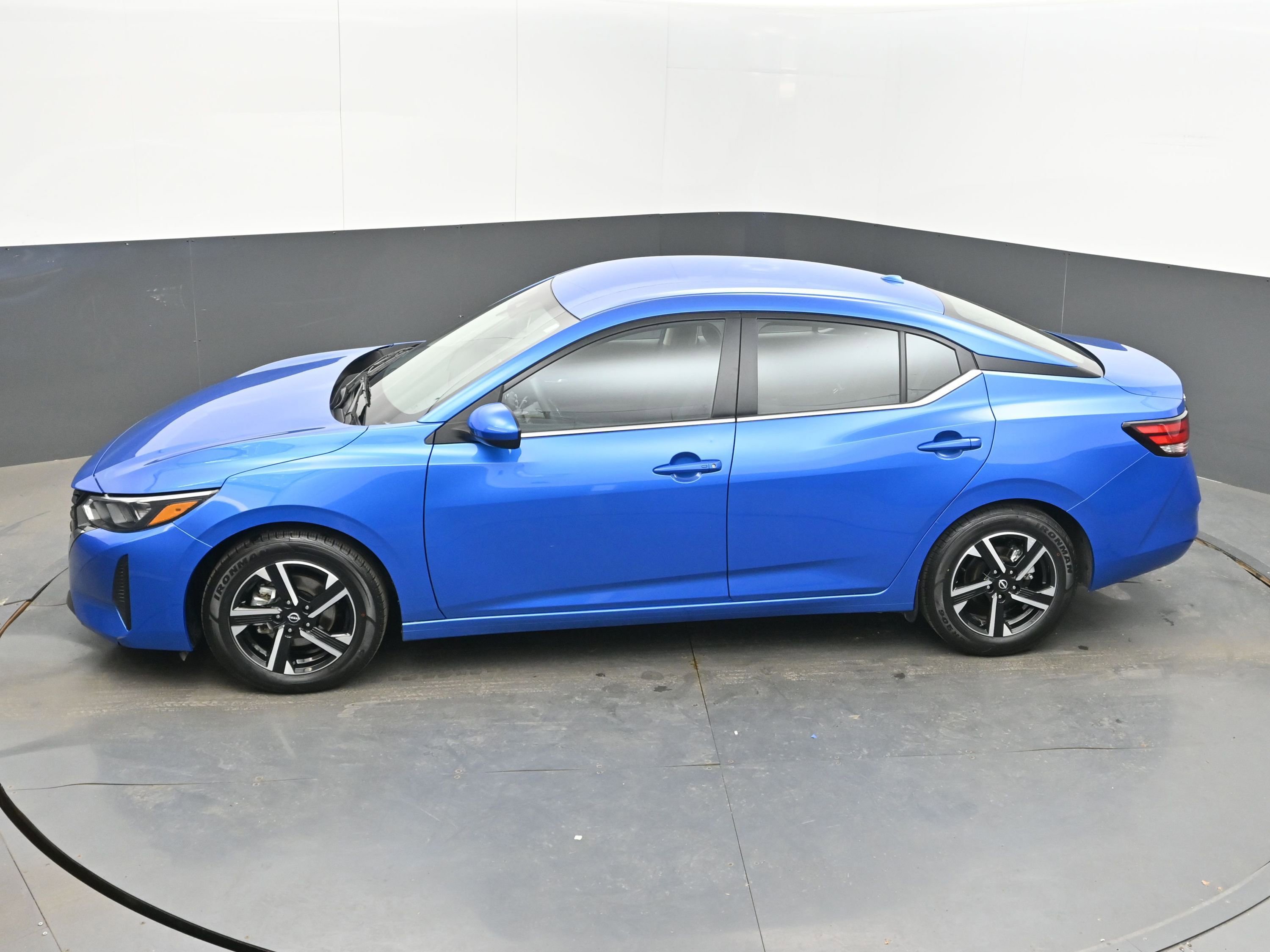 Used 2025 Nissan Sentra SV image 34