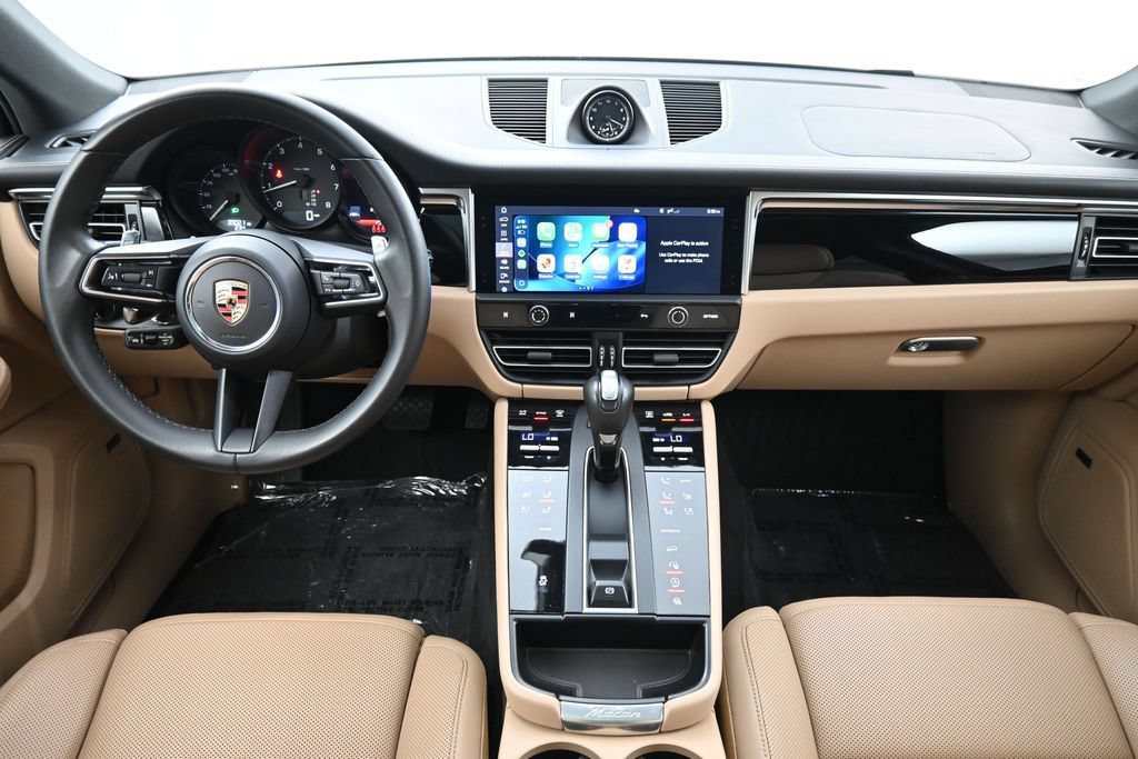 Certified 2024 Porsche Macan AWD/4WD image 6