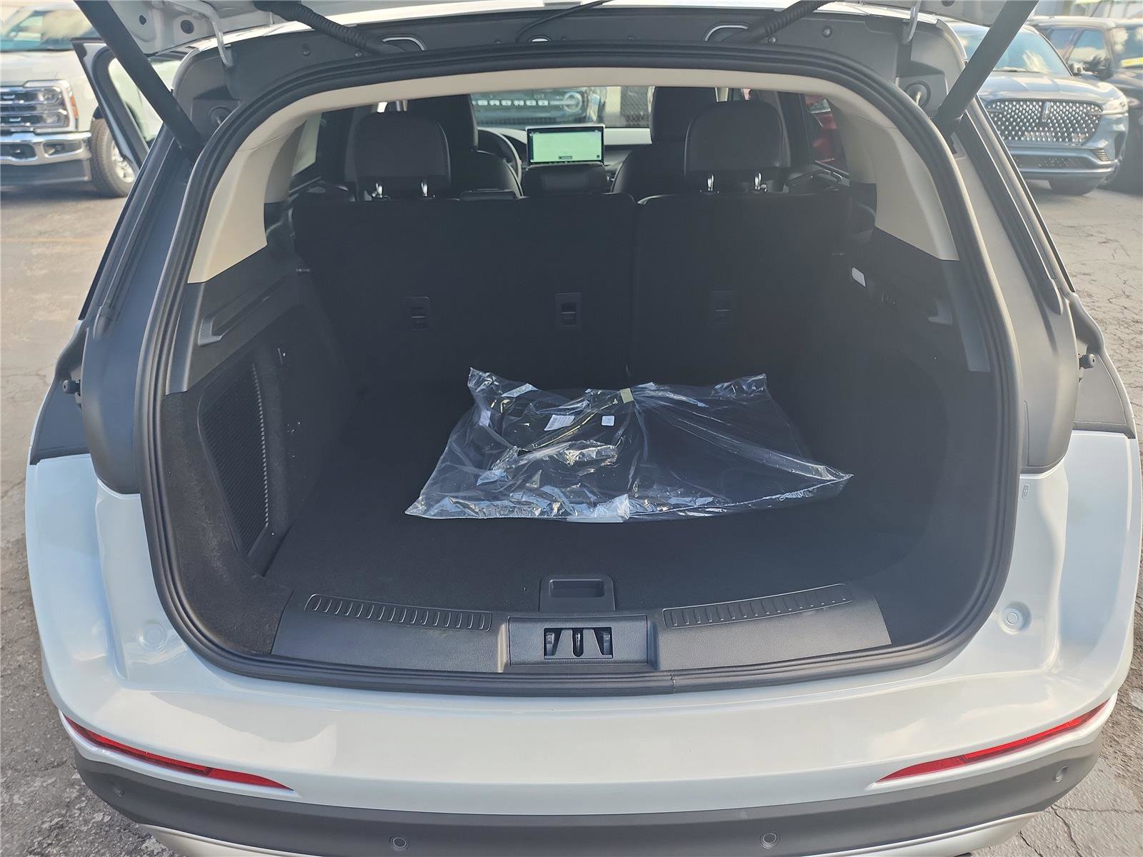 New 2026 Lincoln Corsair Premiere image 18