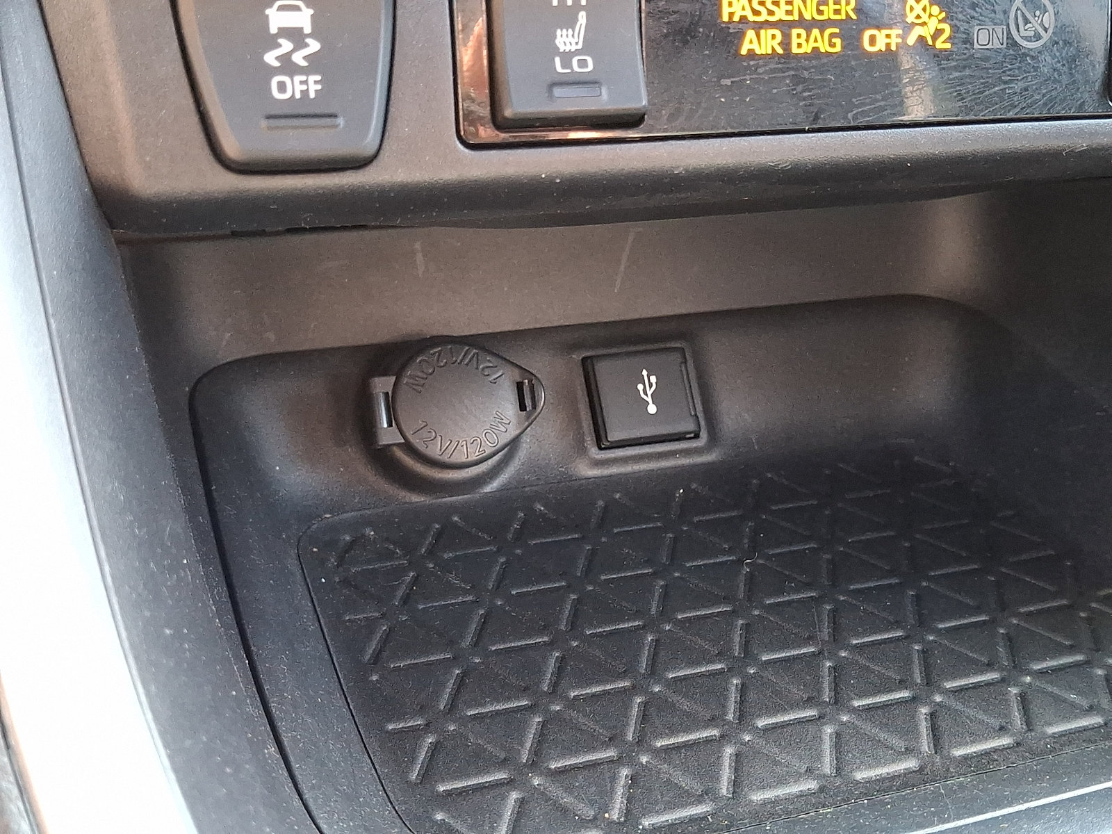 Certified 2021 Toyota RAV4 XSE w/ XSE Grade Weather Package AWD/4WD image 32