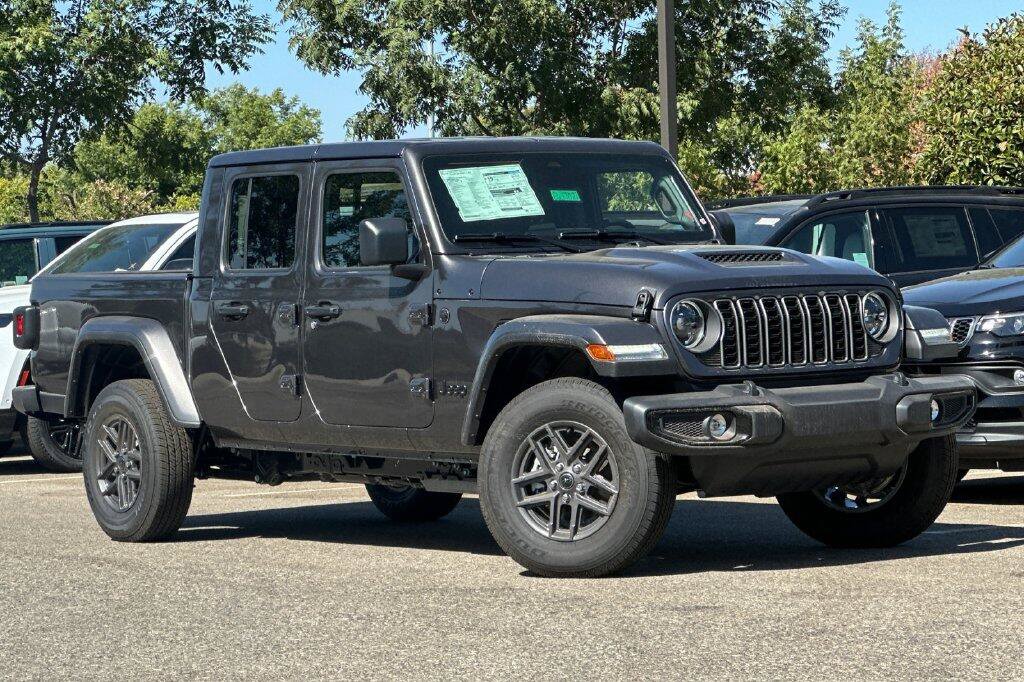 New 2026 Jeep Gladiator Sport AWD/4WD image 2