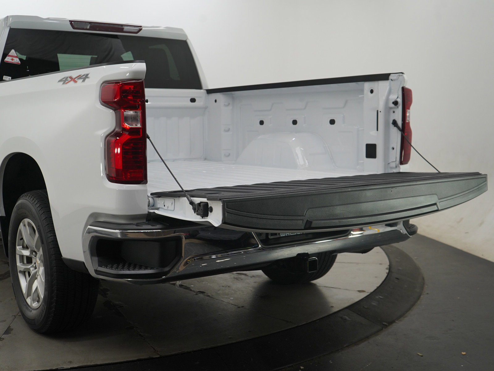 Used 2022 Chevrolet Silverado 1500 LT w/ LPO, Liner Protection Package image 9