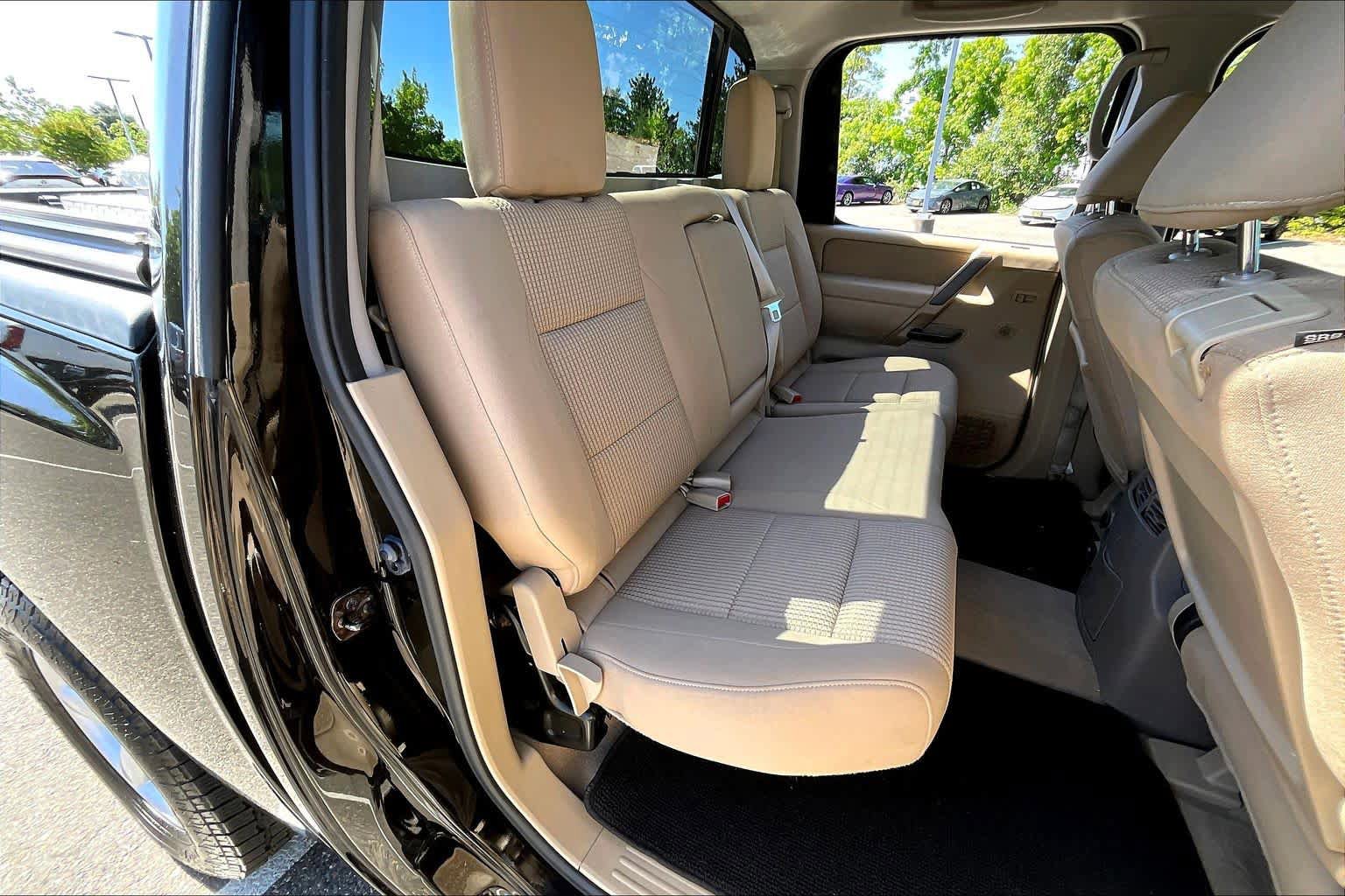 Used 2014 Nissan Titan SV w/ SV Premium Utility Package AWD/4WD image 19