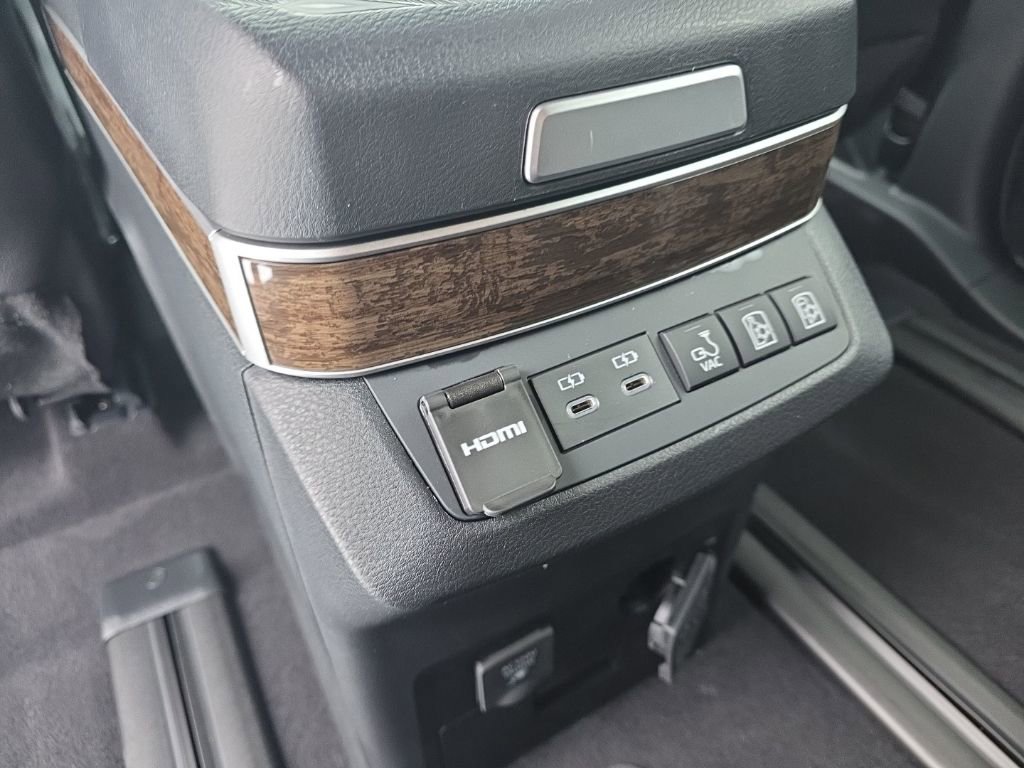 Certified 2025 Toyota Sienna Platinum image 14