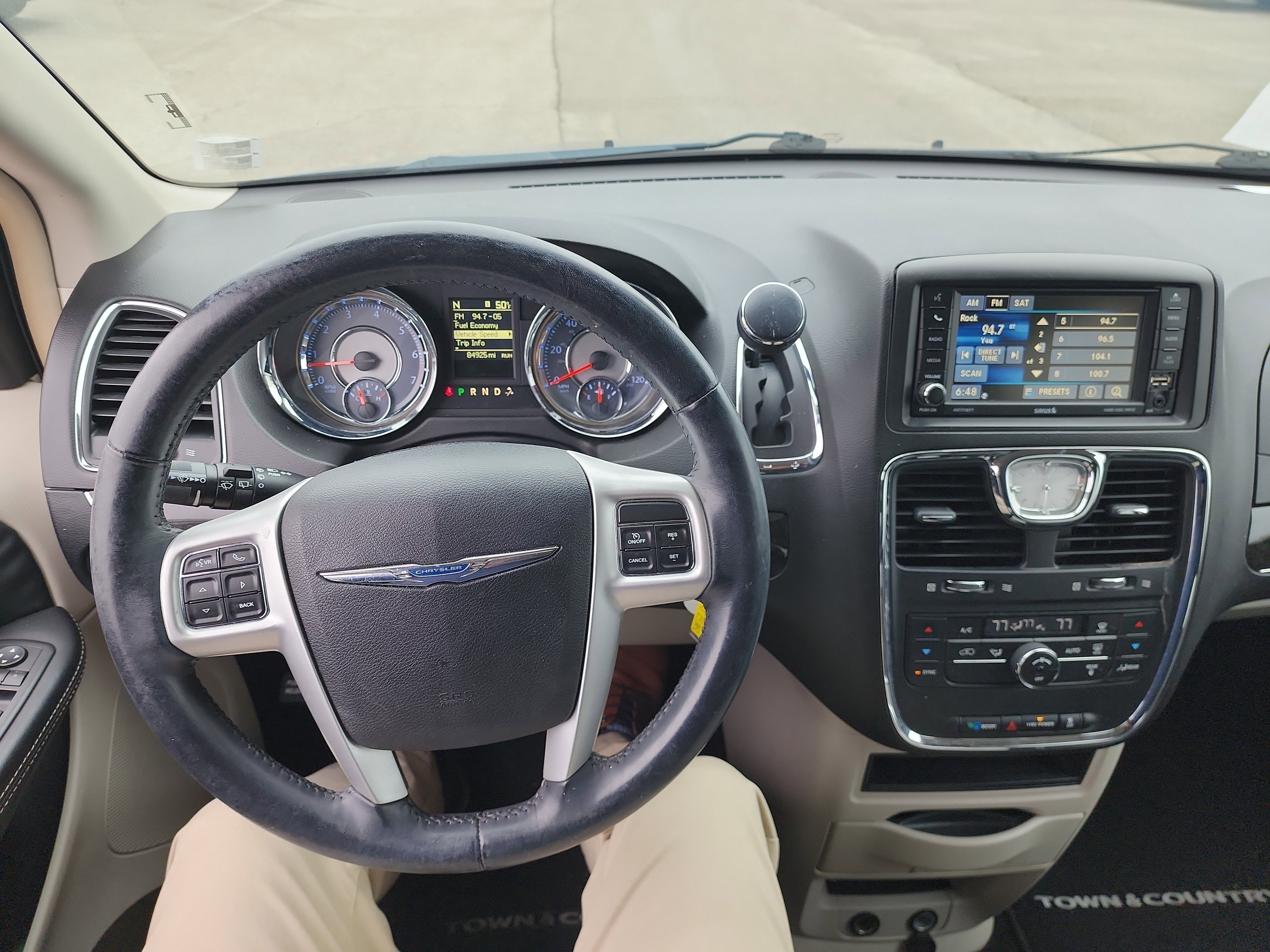 Used 2016 Chrysler Town & Country Touring image 14