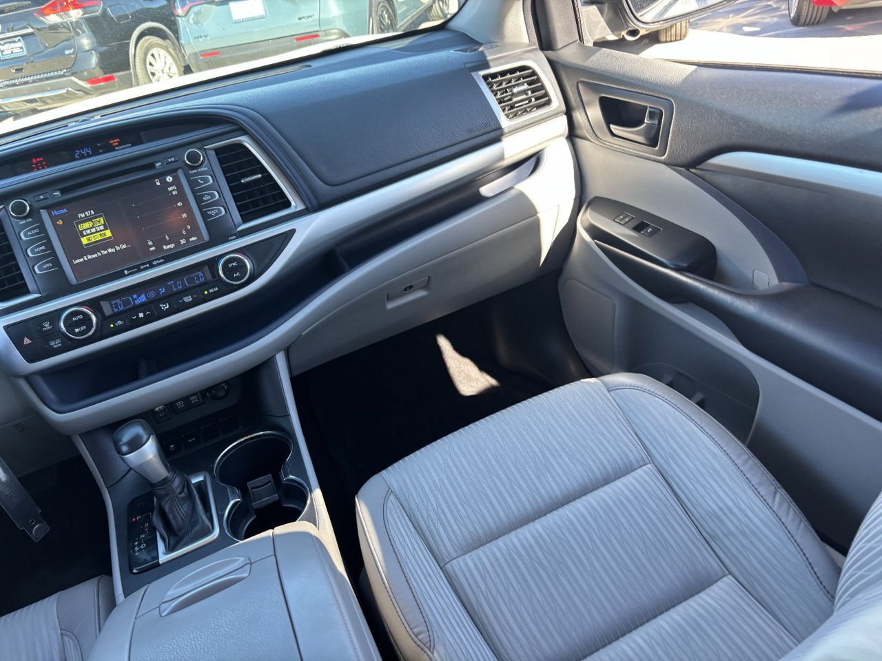 Used 2017 Toyota Highlander Plus w/ Carpet Mat Package FWD image 14