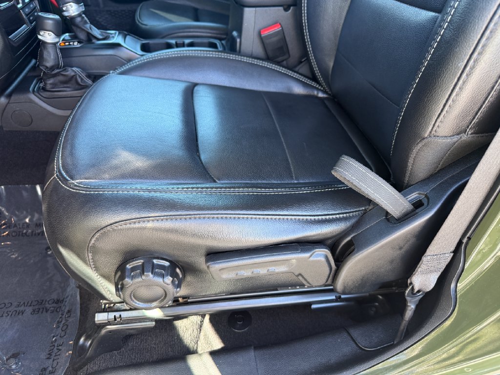 Used 2023 Jeep Wrangler Unlimited Sahara AWD/4WD image 11