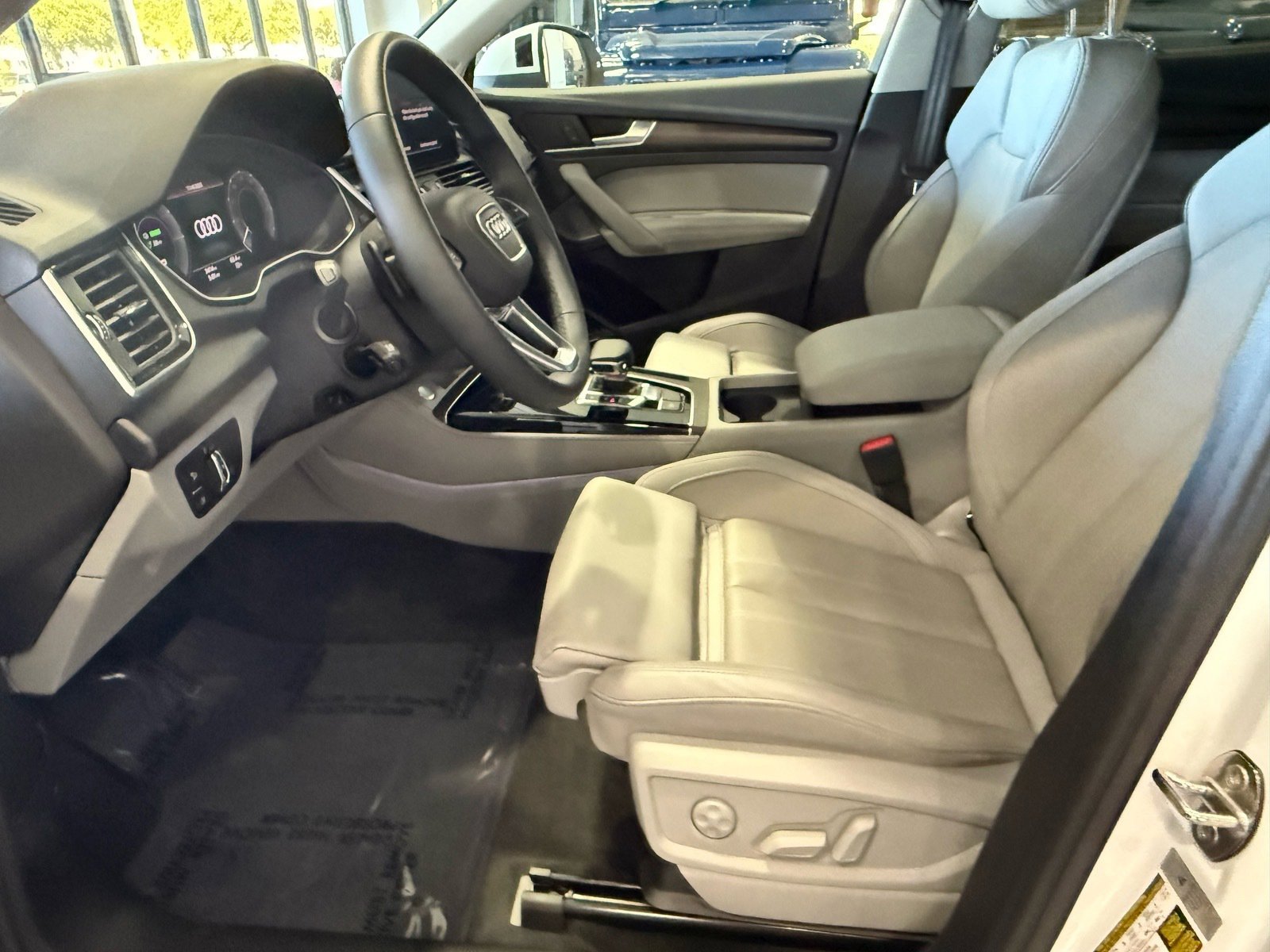 Used 2024 Audi Q5 e Premium Plus w/ Premium Plus Package image 47