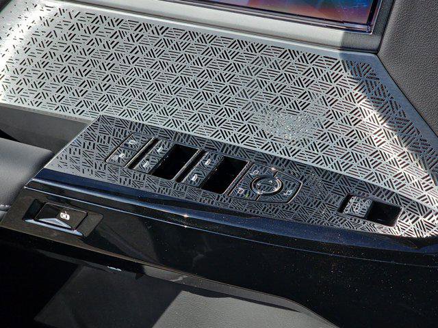 New 2025 BMW i7 xDrive60 w/ Premium Package image 29