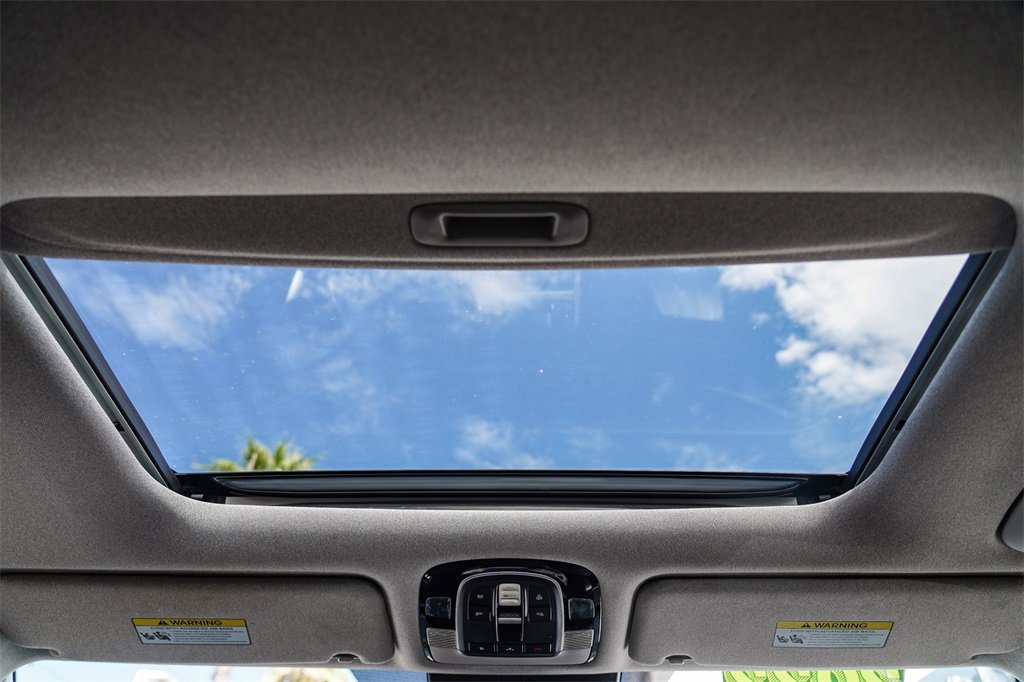 Used 2022 Hyundai Palisade Limited w/ Cargo Package image 16