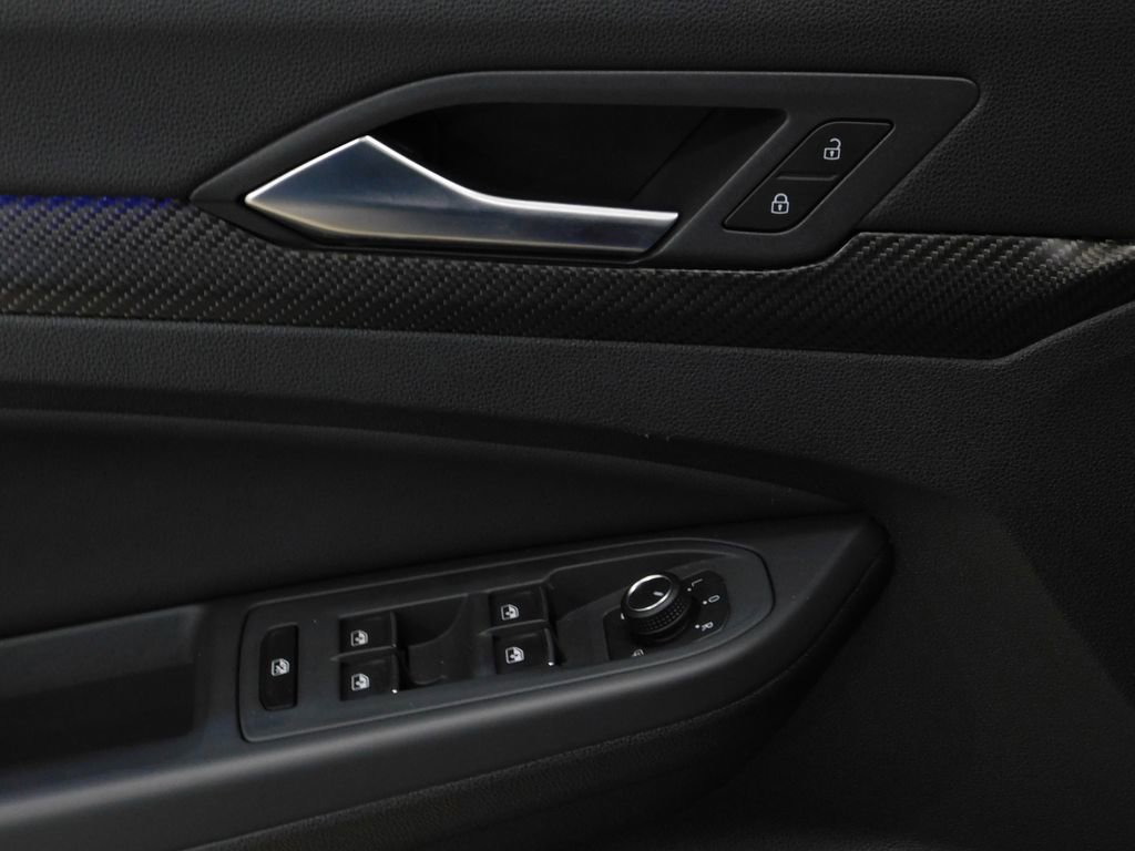 Used 2025 Volkswagen Golf R Black Edition image 27