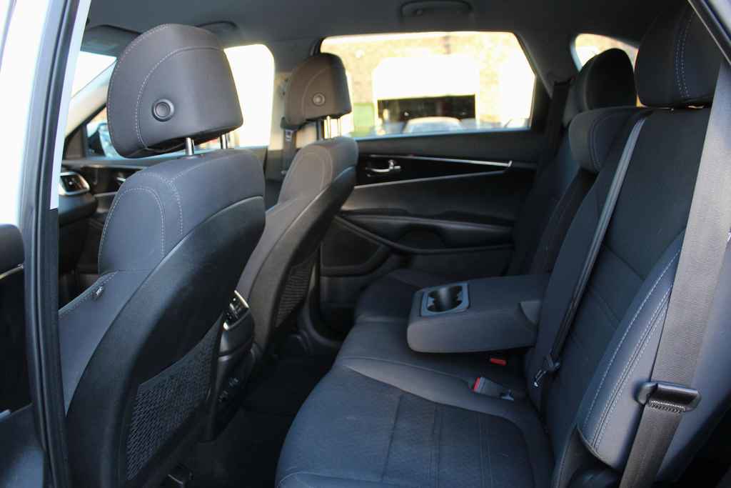 Used 2017 Kia Sorento LX w/ LX Convenience Package image 24