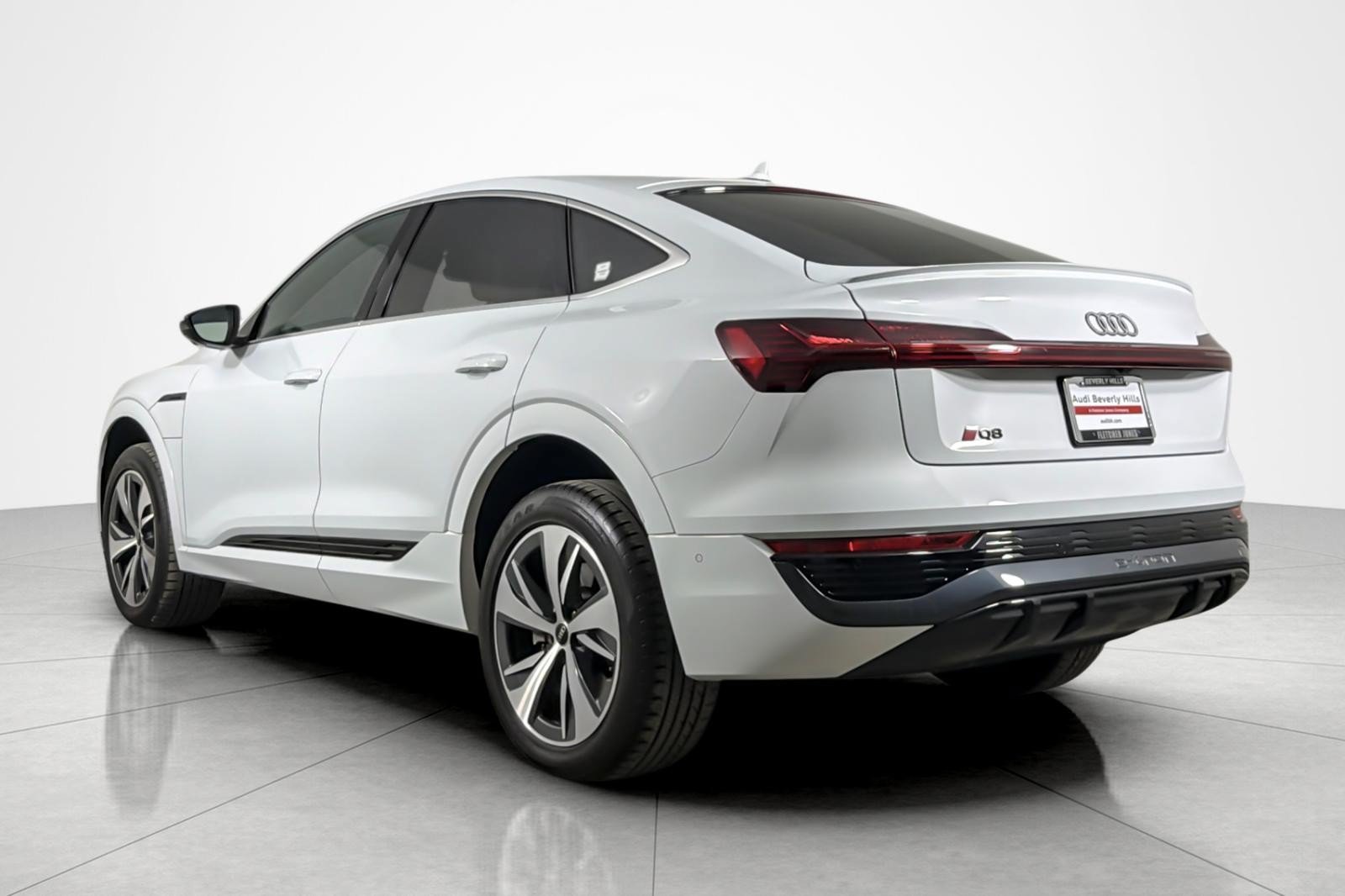 Used 2024 Audi Q8 e-tron Premium Plus w/ Premium Plus Package AWD/4WD image 3