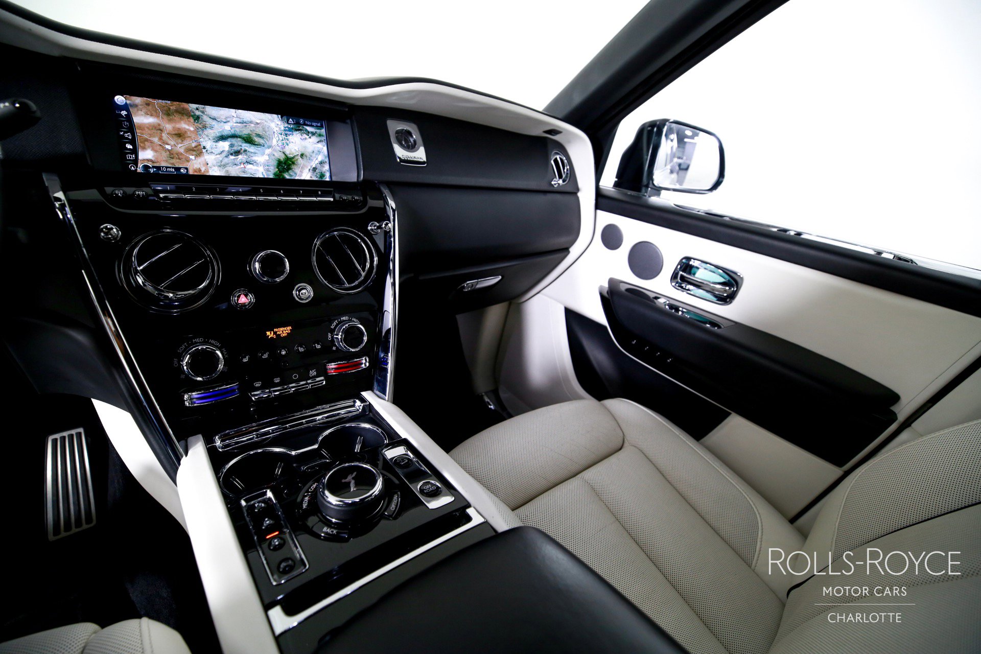 Used 2022 Rolls-Royce Cullinan image 15