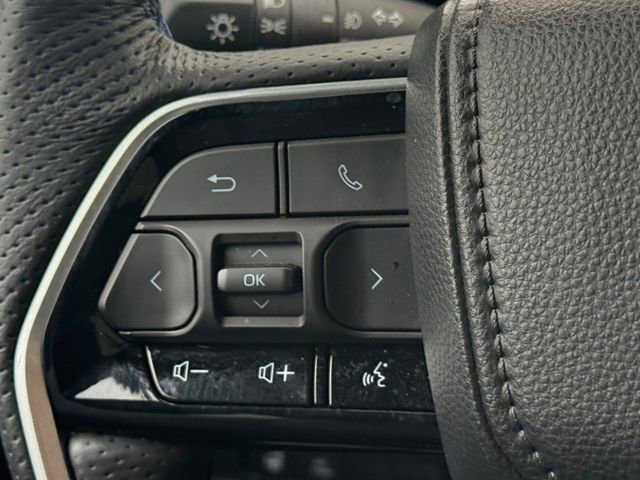 Used 2025 Toyota Sequoia Platinum AWD/4WD image 10