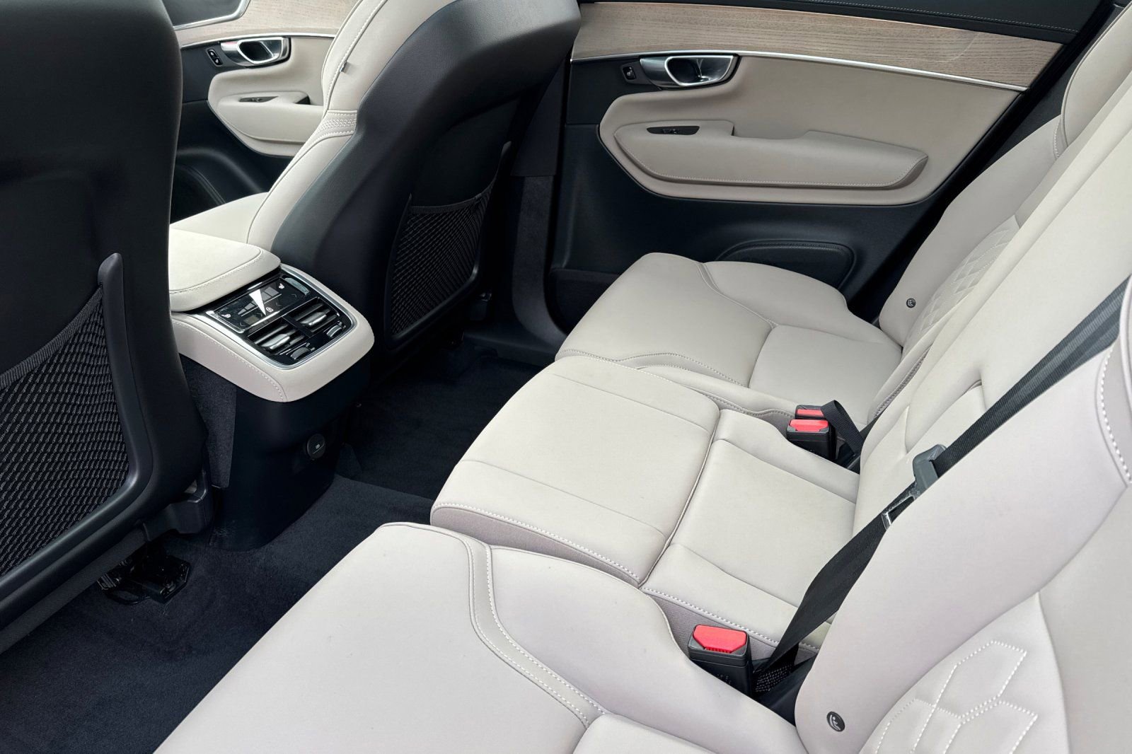 Certified 2026 Volvo XC90 B5 Plus w/ Protection Package image 12