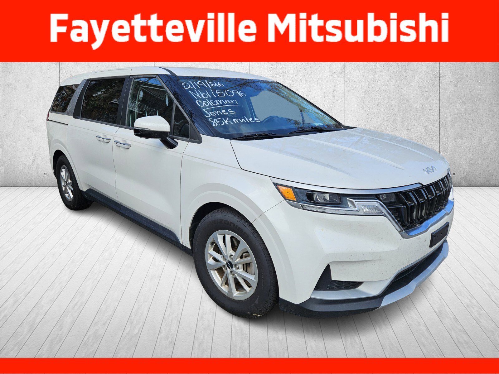 Used 2022 Kia Carnival LX image 2