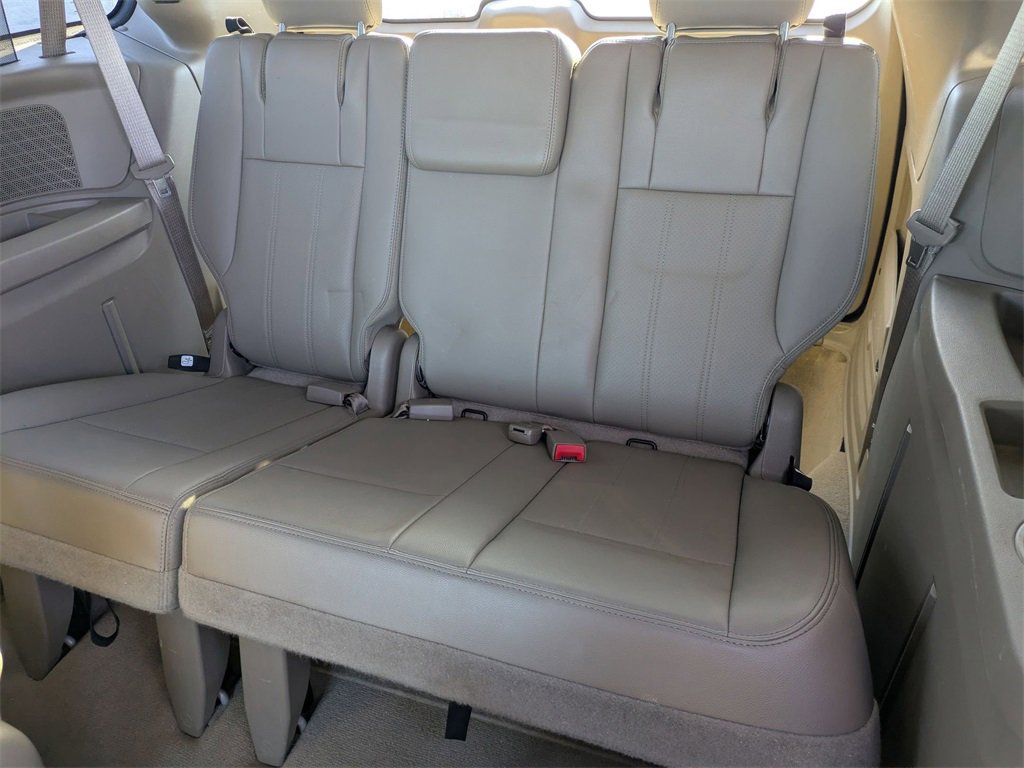 Used 2014 Chrysler Town & Country Touring-L w/ Driver Convenience Group image 20