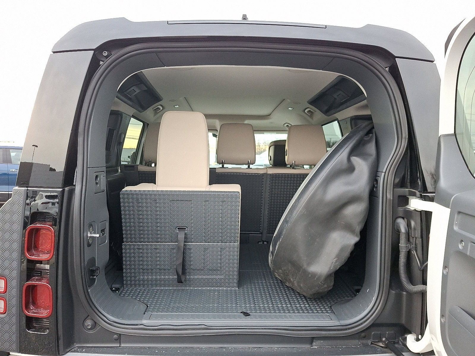 Used 2020 Land Rover Defender 110 HSE image 28