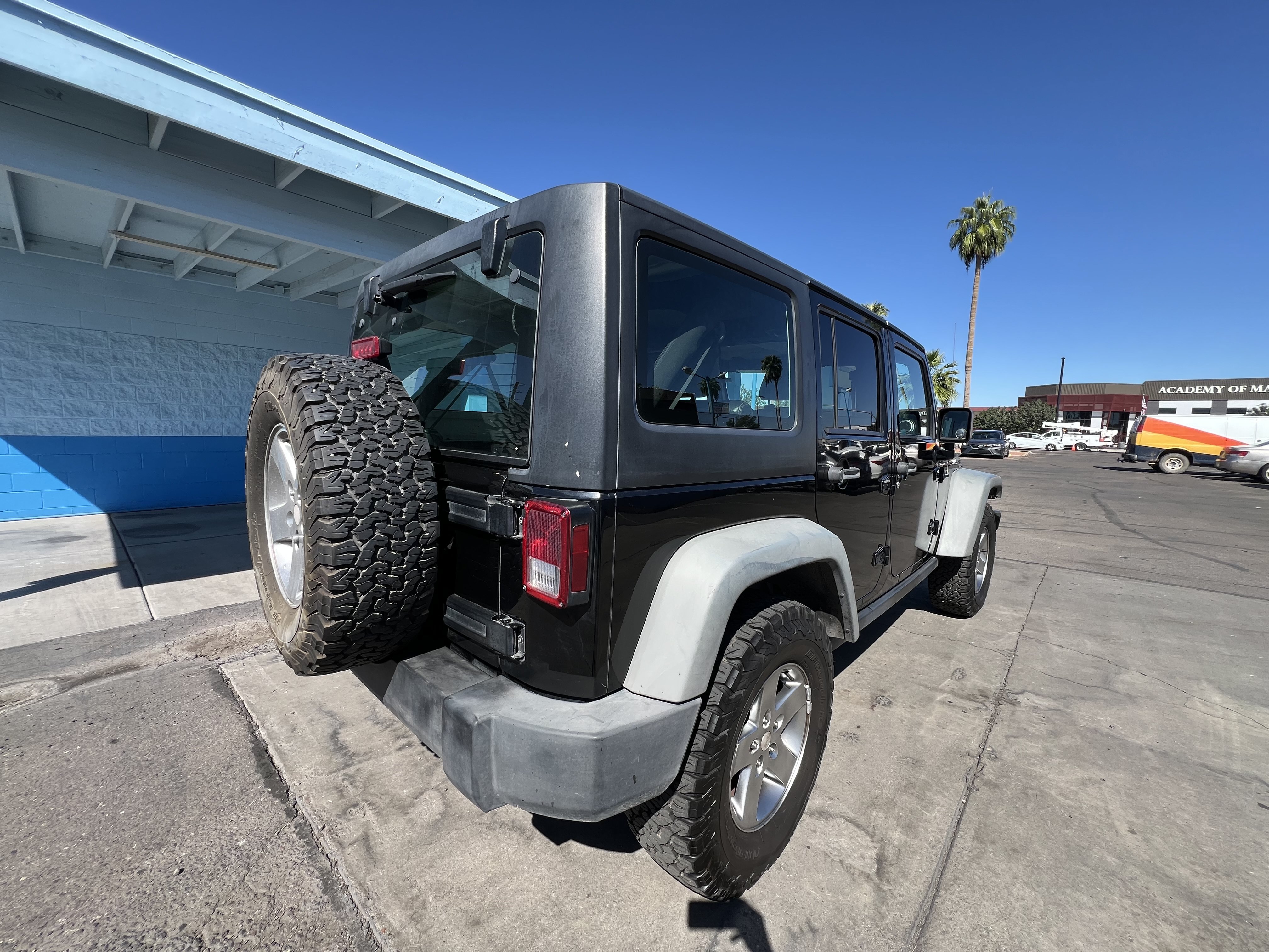 Used 2012 Jeep Wrangler Unlimited Rubicon w/ Connectivity Group AWD/4WD image 3