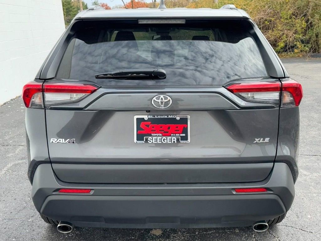 Used 2025 Toyota RAV4 XLE image 10