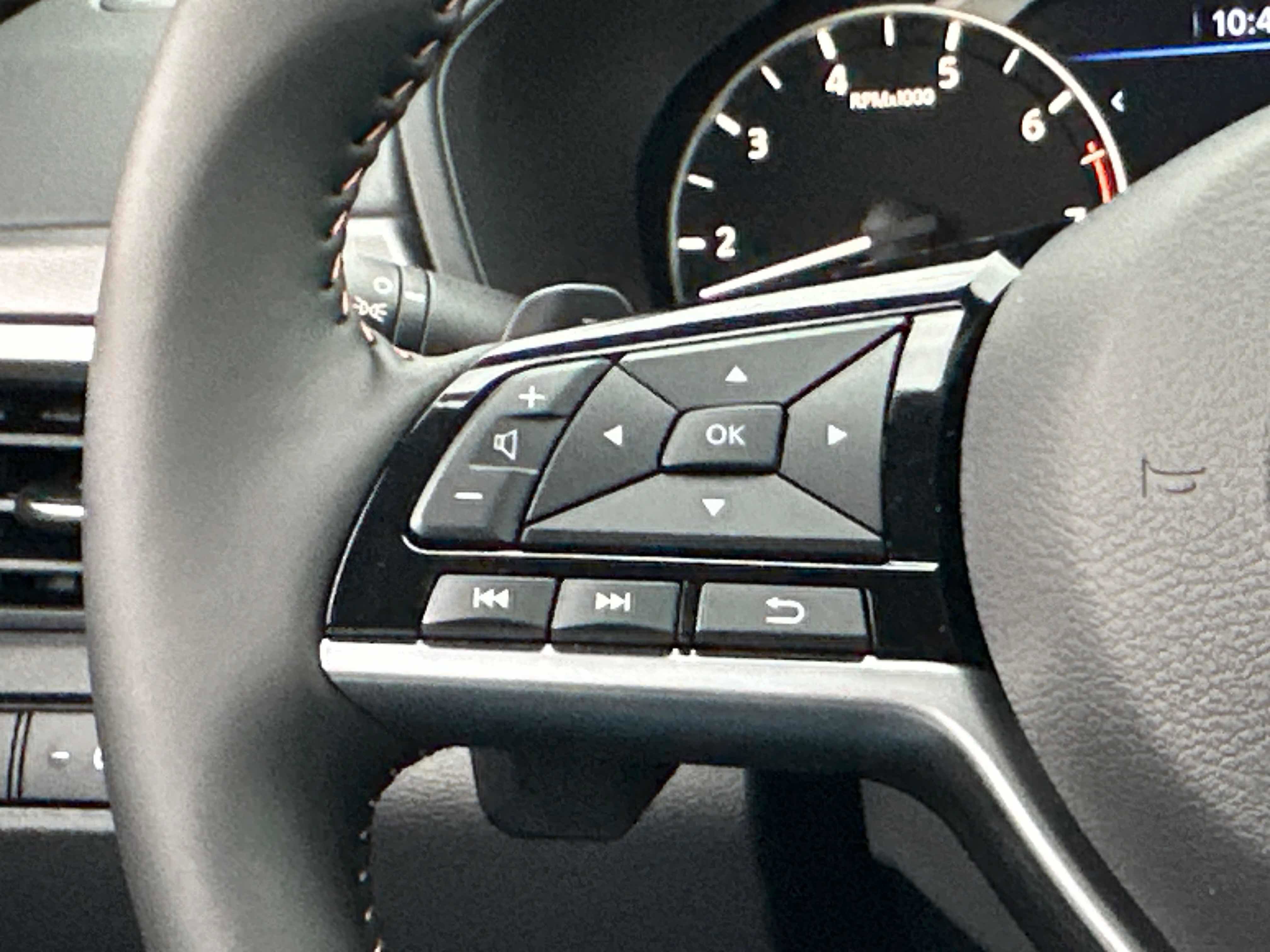 New 2025 Nissan Altima 2.5 SR image 38