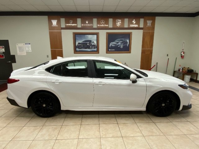 Used 2025 Toyota Camry SE FWD image 3
