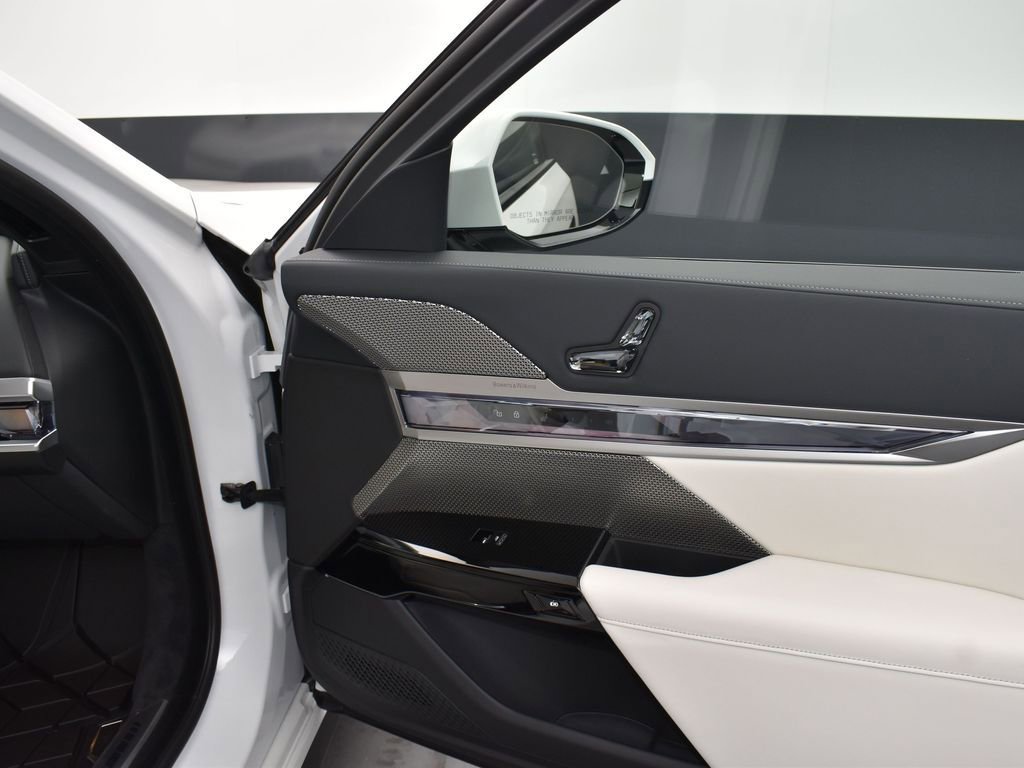 Certified 2024 BMW 760i xDrive w/ Executive Package image 23