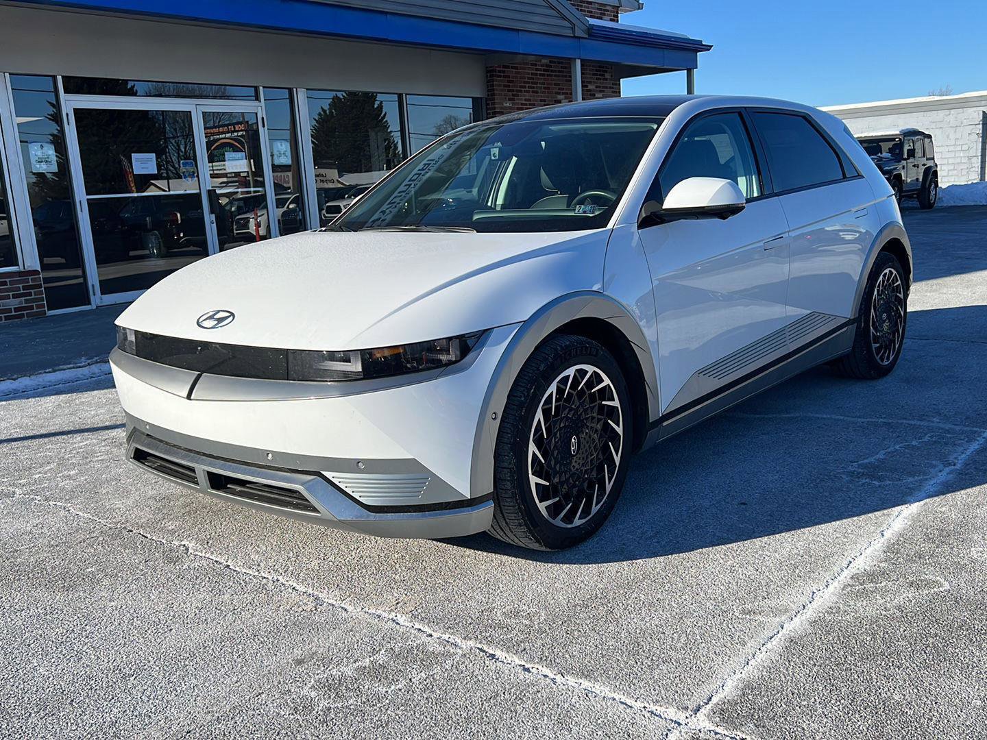 Used 2022 Hyundai Ioniq 5 Limited w/ Cargo Package image 1