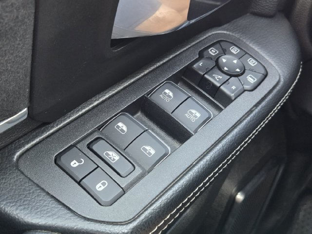 Used 2026 RAM 2500 Laramie AWD/4WD image 31