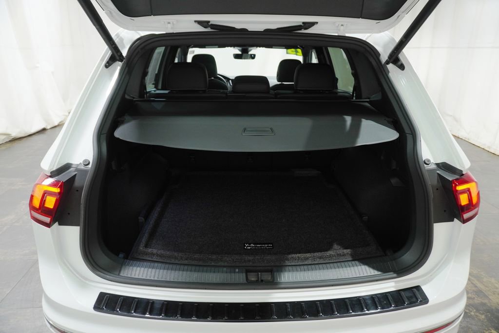 Used 2023 Volkswagen Tiguan SEL R-Line image 5