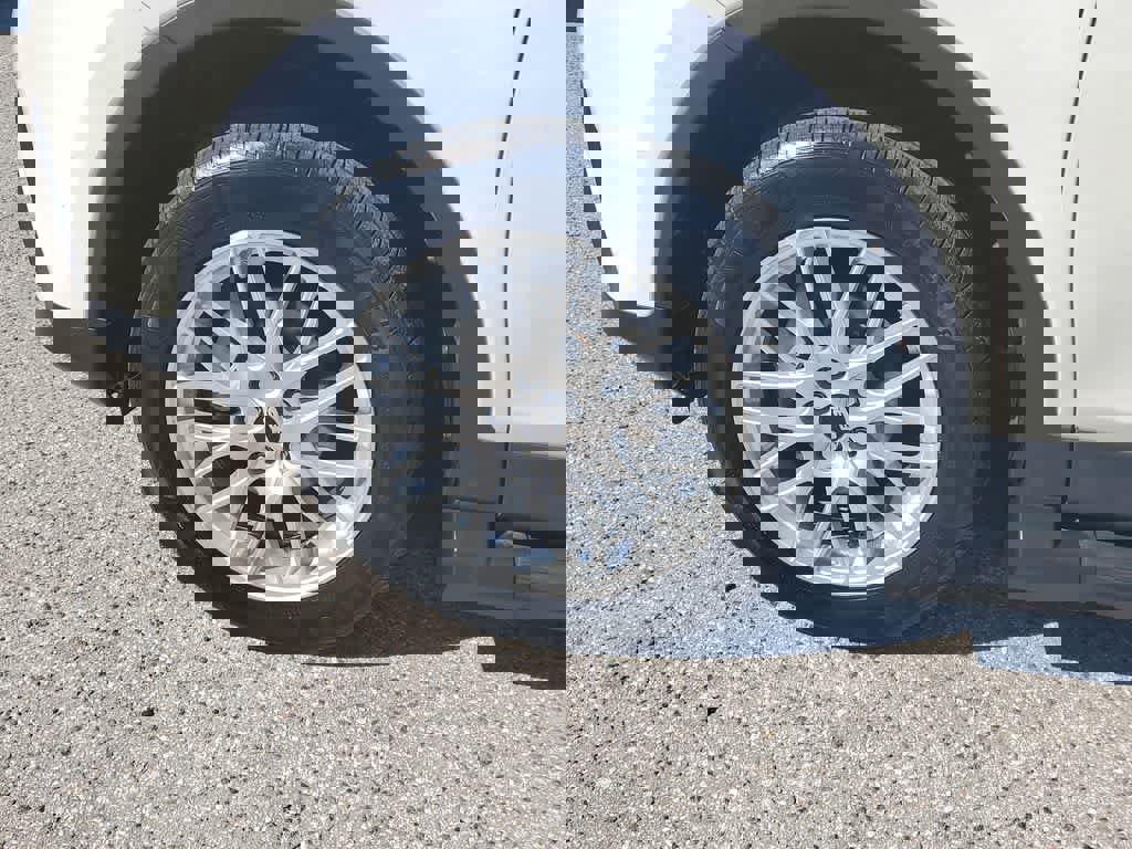 Used 2015 Toyota RAV4 Limited w/ Technology Package image 5