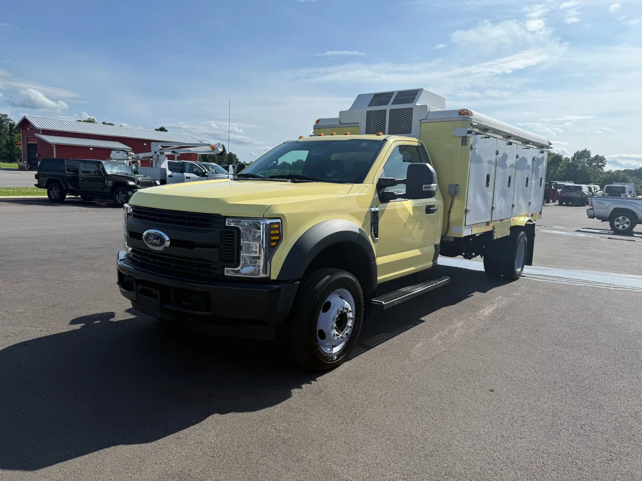 Used 2019 Ford F550 2WD Regular Cab Super Duty image 2