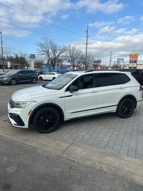 Used 2022 Volkswagen Tiguan SE R-Line image 19