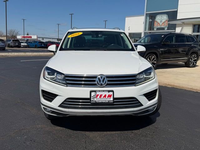 Used 2016 Volkswagen Touareg Sport AWD/4WD image 2