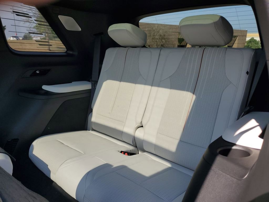 New 2026 Cadillac Vistiq Luxury image 24