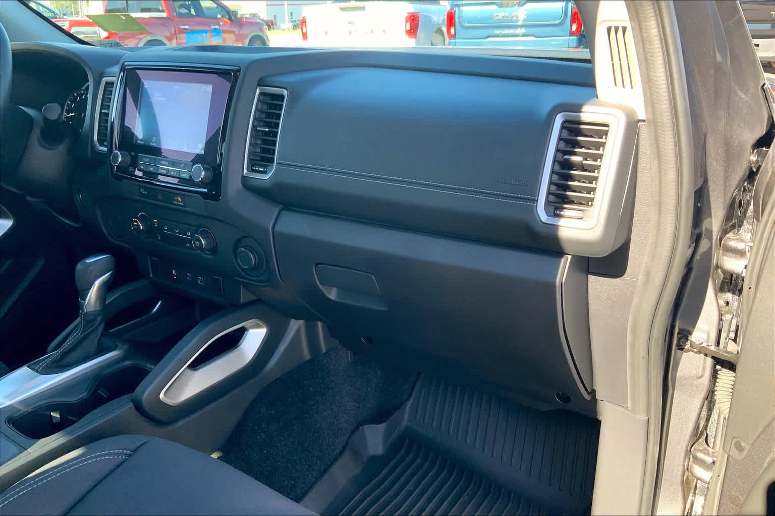 Used 2023 Nissan Frontier SV w/ Technology Package RWD image 18