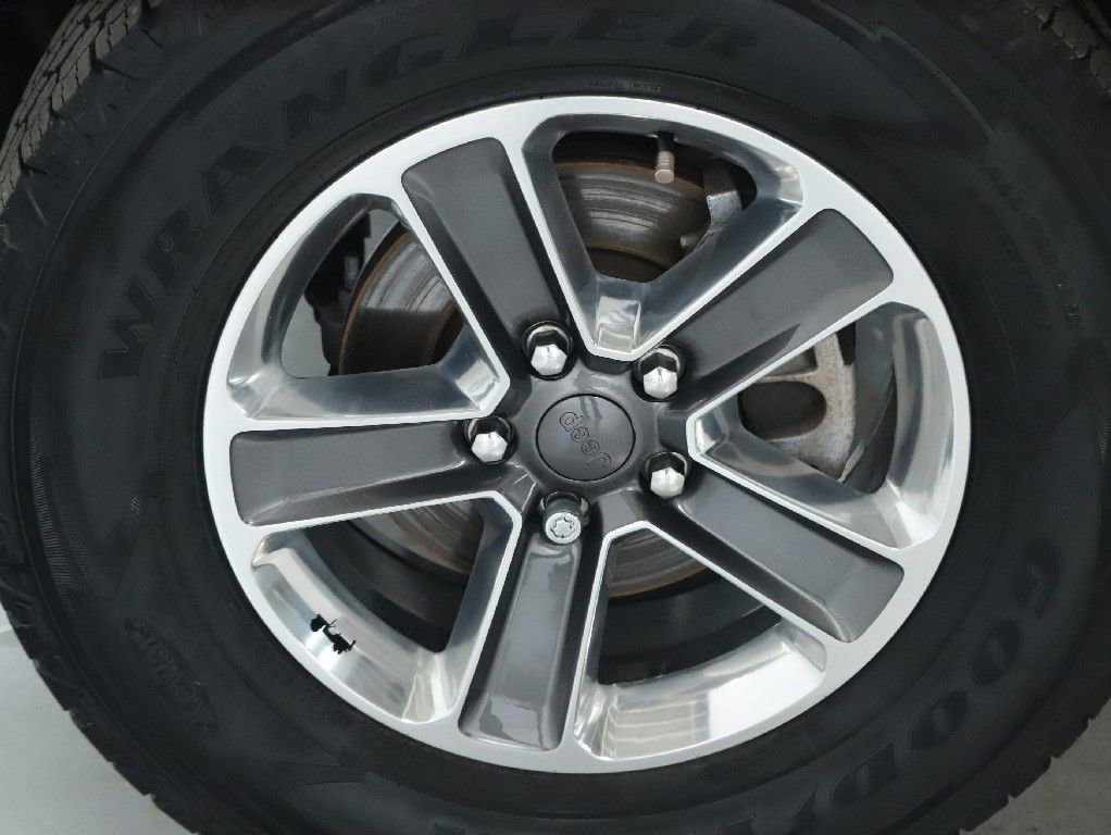 Used 2022 Jeep Wrangler Unlimited Sahara image 36