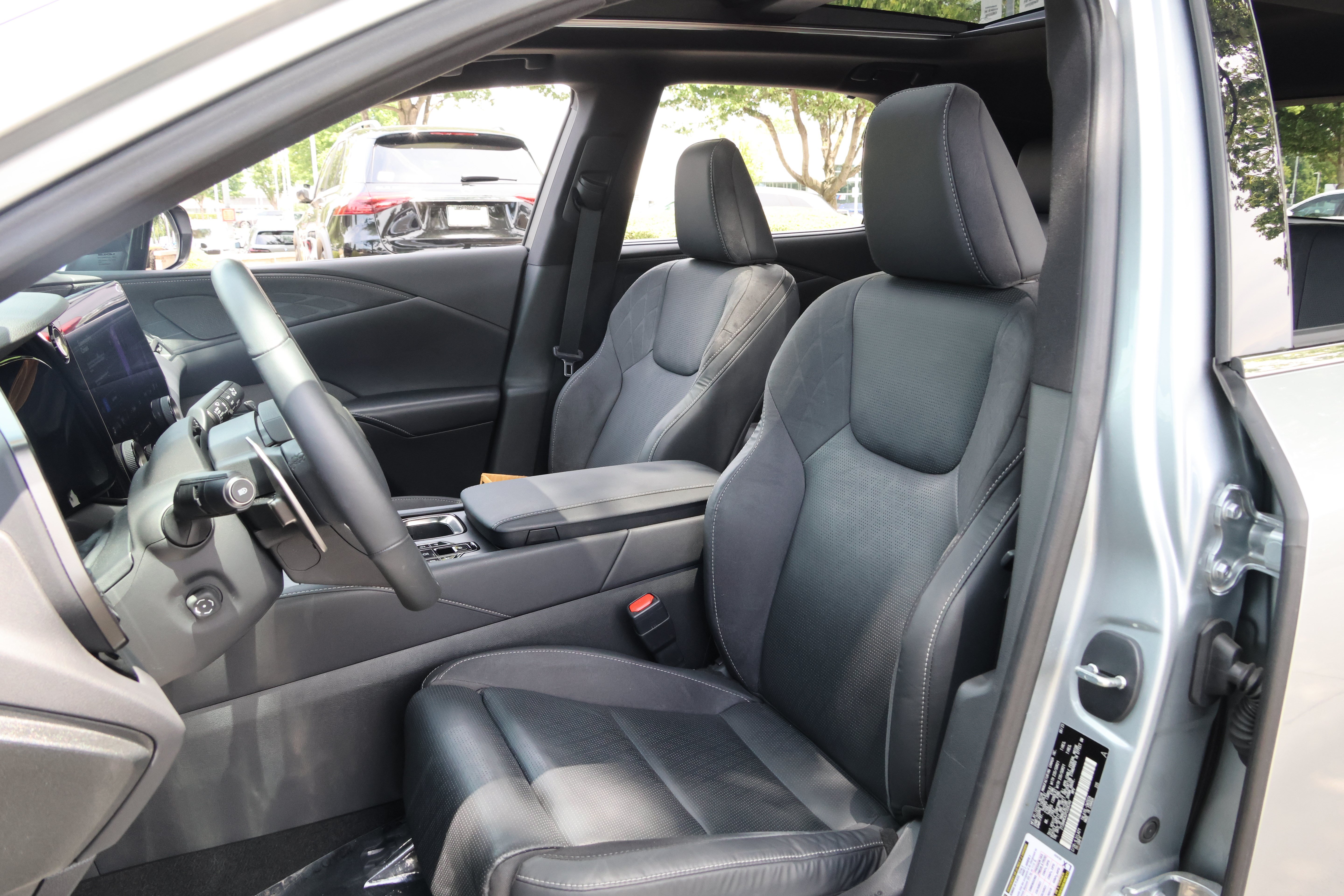 Certified 2023 Lexus RX 350 AWD w/ Accessory Package image 35