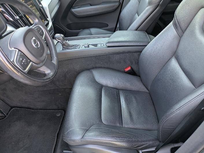Used 2018 Volvo XC60 T5 Momentum w/ Vision Package AWD/4WD image 11