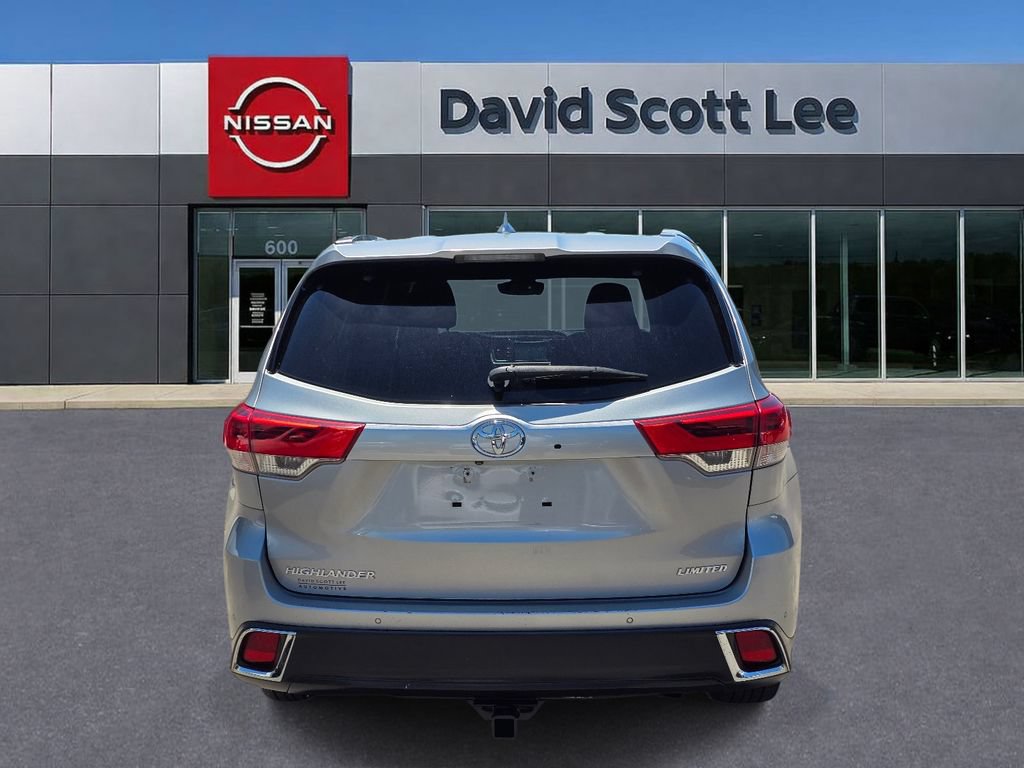 Used 2017 Toyota Highlander Limited Platinum FWD image 4