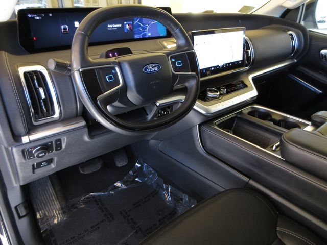 Certified 2025 Ford Expedition Max Platinum image 13