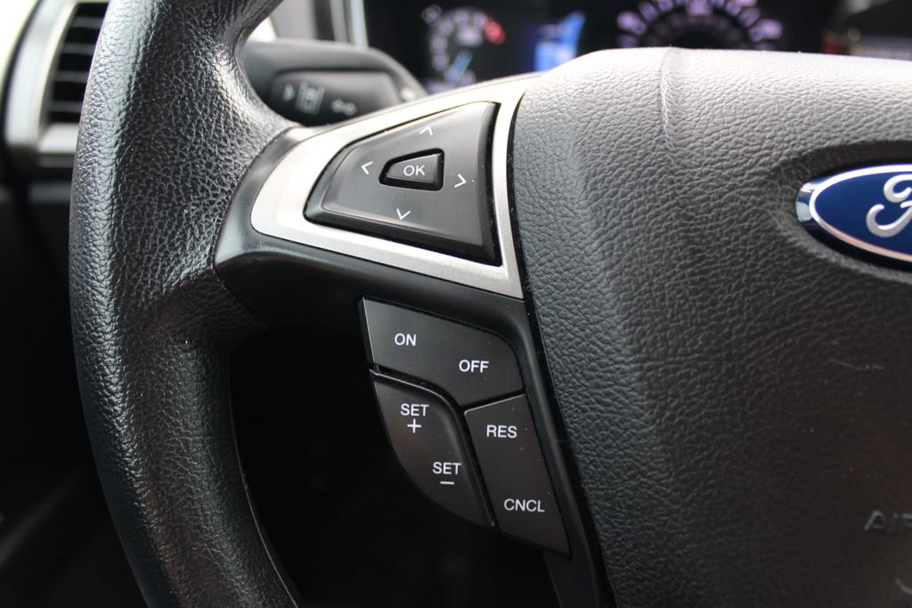 Used 2017 Ford Fusion SE FWD image 18