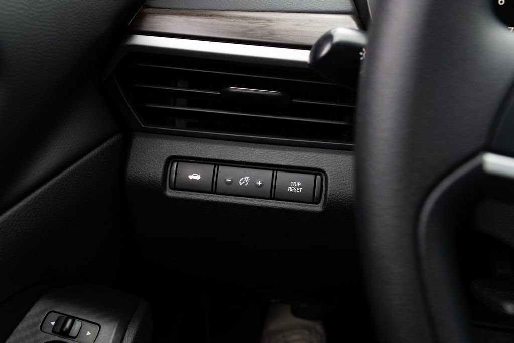 Used 2024 Nissan Altima 2.5 SV FWD image 13