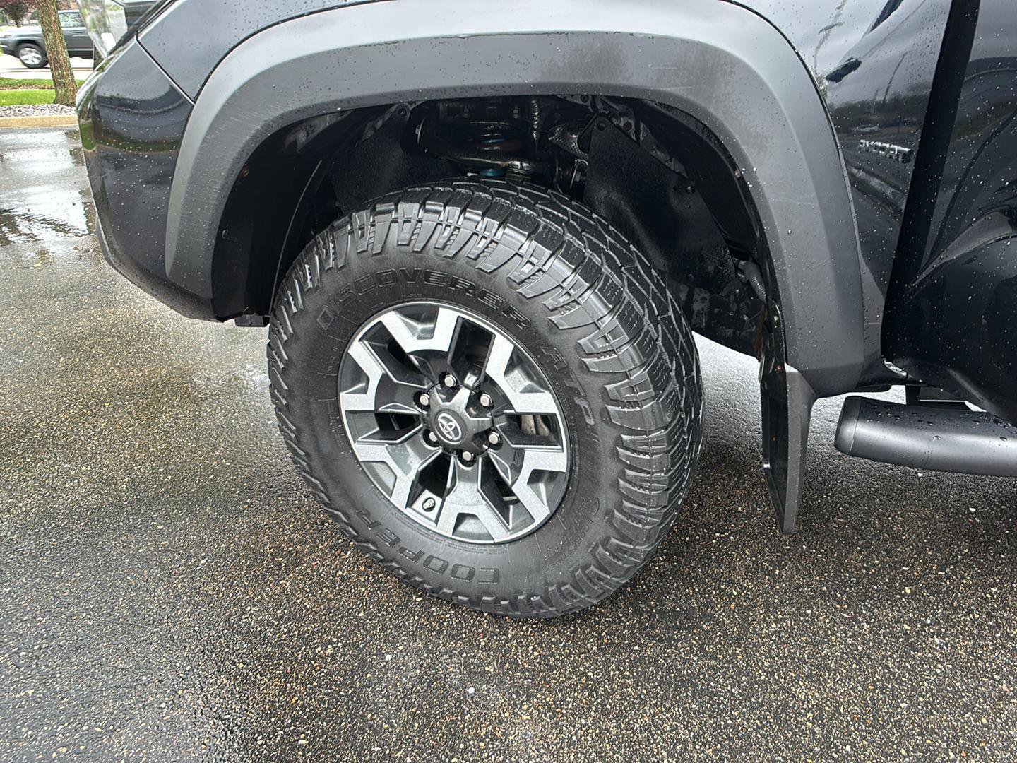 Used 2019 Toyota Tacoma TRD Off-Road AWD/4WD image 5