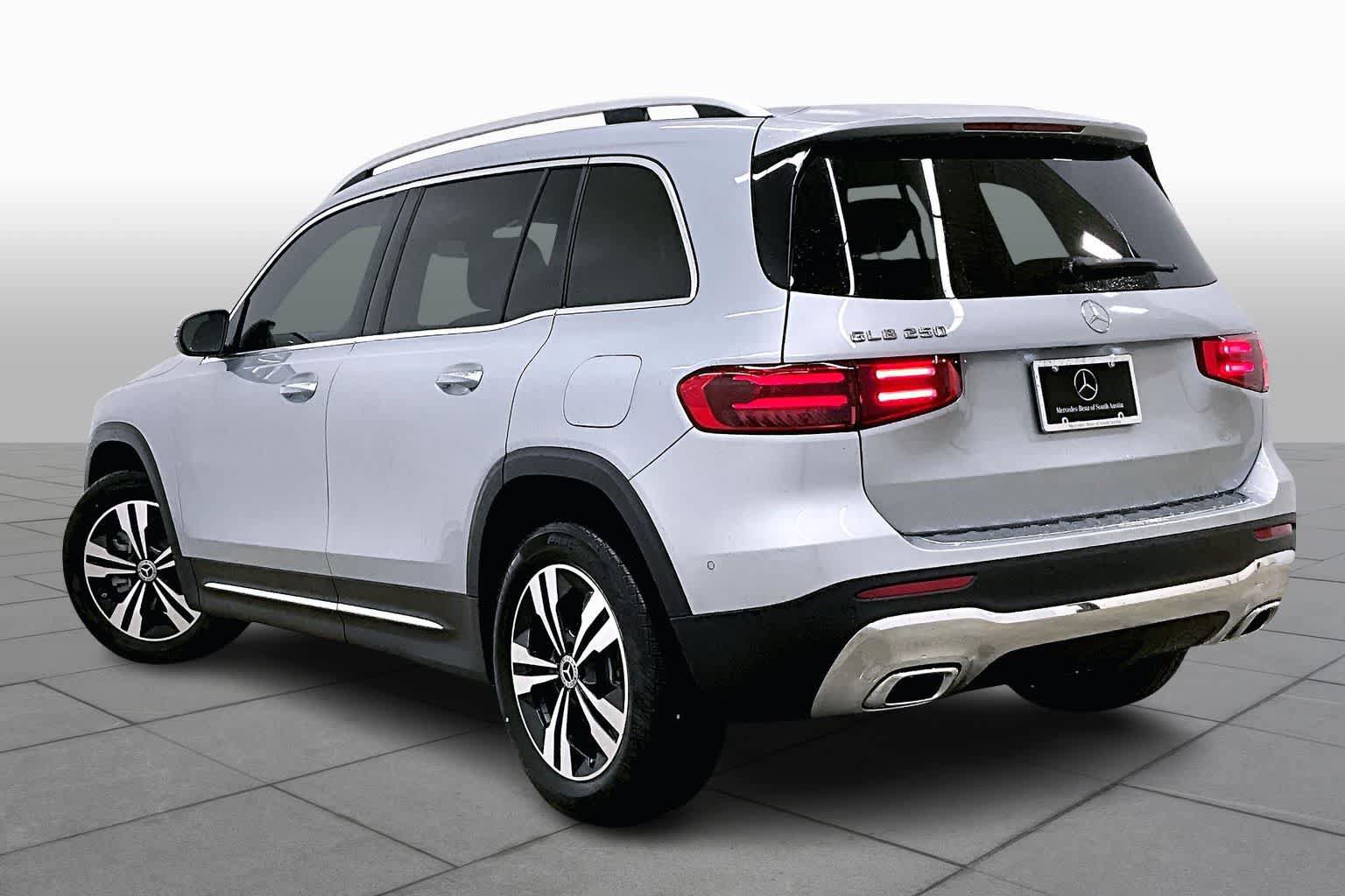 Used 2026 Mercedes-Benz GLB 250 image 12