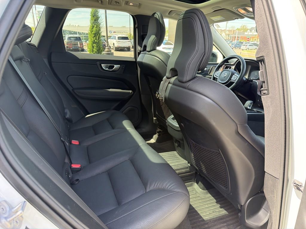 Used 2024 Volvo XC60 B5 Plus w/ Protection Package Premier AWD/4WD image 11